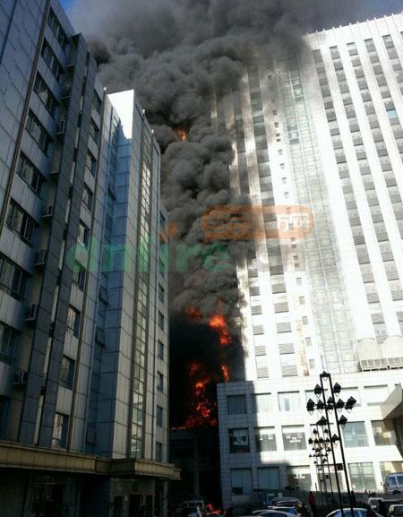 天津市鑫茂科技园发生大火 去年也曾发生火灾