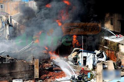 武汉市一化工厂爆炸起火 化工厂火灾预防与处置办法