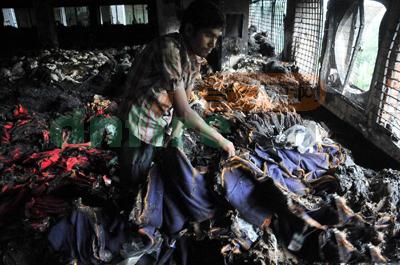 孟加拉国达卡一11层制衣厂发生火灾