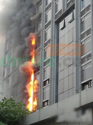 北京武警交通指挥部大楼发生空调爆炸引发火灾