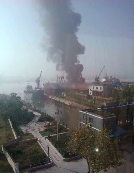 镇海涨鑑碶船厂一油船发生爆炸事故