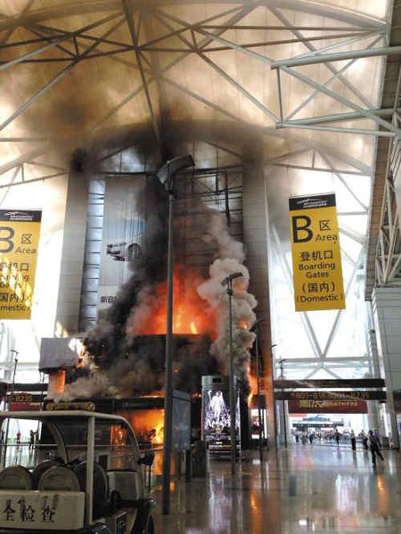广州白云机场航站楼发生火灾 疑施工人员操作电焊不慎