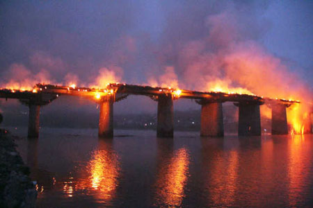 重庆黔江濯水古镇风雨廊桥发生火灾 尚未发现人员伤亡