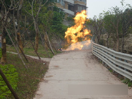 爆燃起火