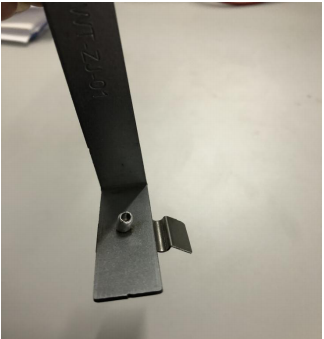 将Z型支架底部卡槽旋转90°