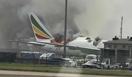 埃塞俄比亚航空一架波音飞机在上海浦东国际机场起火