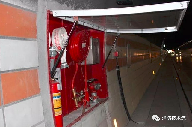 高速隧道“泡沫灭火装置+消火栓+灭火器”组合安装图示