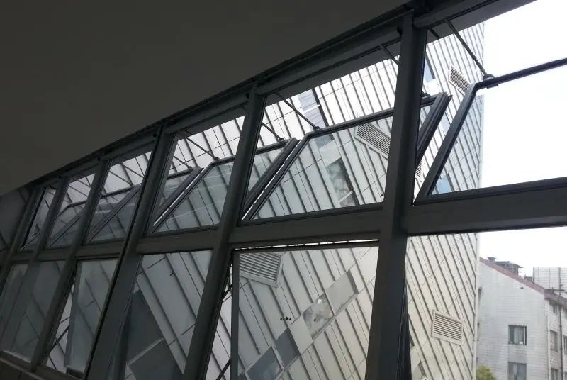 电动开窗机的现场安装图